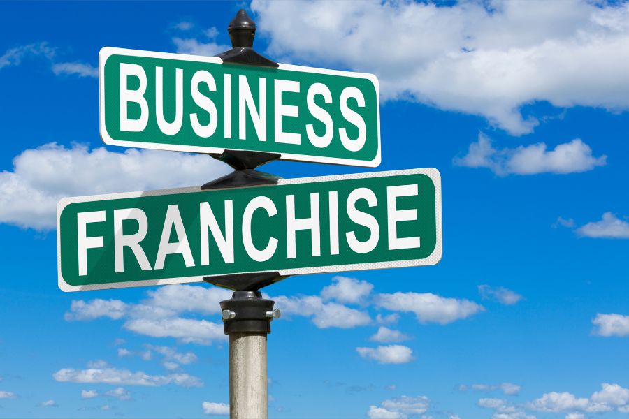Restoration Franchise vs Independent Restoration Business: Which Is Better?